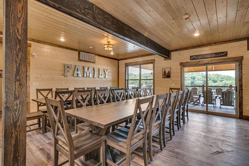 Pvt Indoor Pool-Basketball Court-Theatre Room & Hot Tub-Games-Sleeps 46-Table Rock View-Free Tickets - image 38