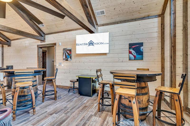 Pvt Indoor Pool-Basketball Court-Theatre Room & Hot Tub-Games-Sleeps 46-Table Rock View-Free Tickets - image 42