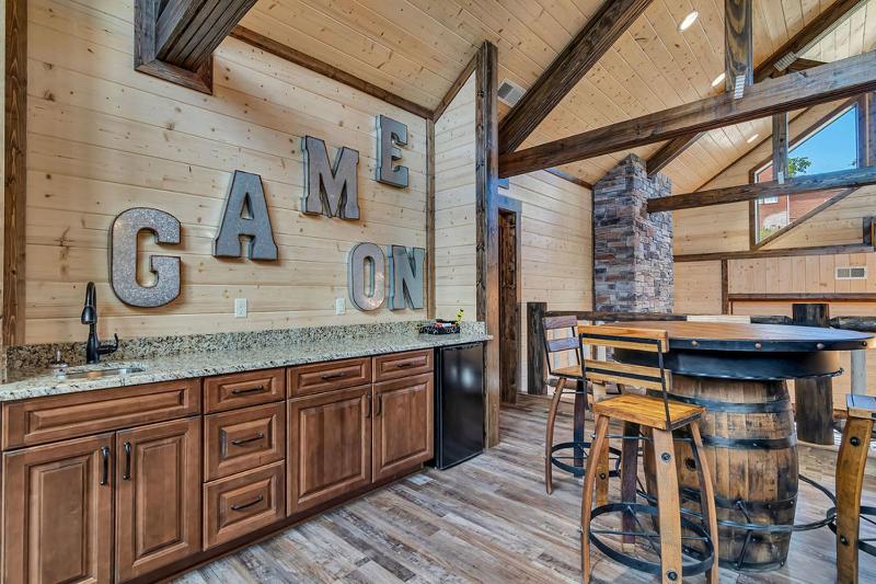 Pvt Indoor Pool-Basketball Court-Theatre Room & Hot Tub-Games-Sleeps 46-Table Rock View-Free Tickets - image 37