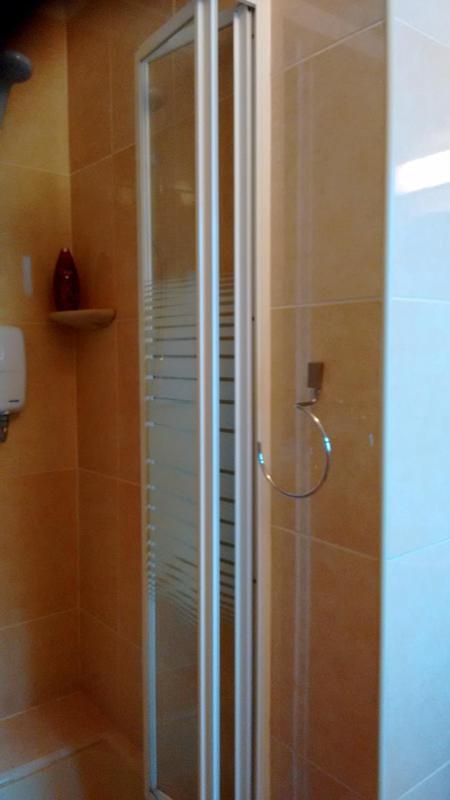 Twin Room with Shared Bathroom image 4