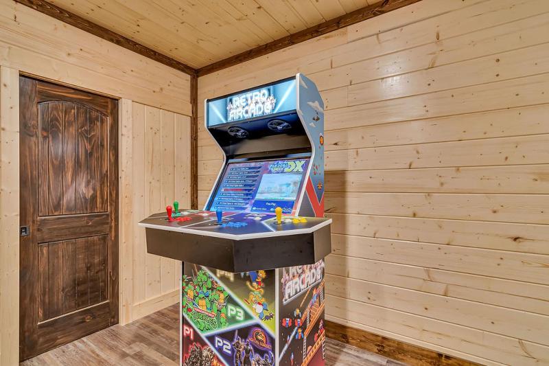 Pvt Indoor Pool-Basketball Court-Theatre Room & Hot Tub-Games-Sleeps 46-Table Rock View-Free Tickets - image 26