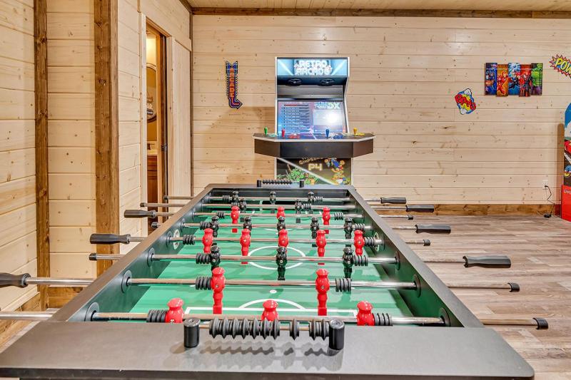 Pvt Indoor Pool-Basketball Court-Theatre Room & Hot Tub-Games-Sleeps 46-Table Rock View-Free Tickets - image 35