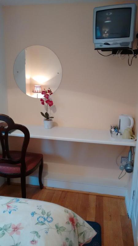 Double Room with Shared Bathroom image 3