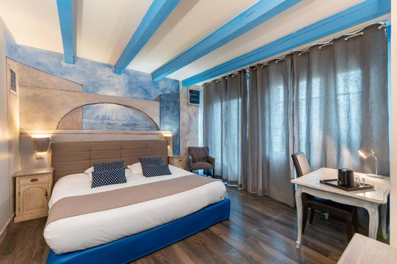 Superior Double Room image 1