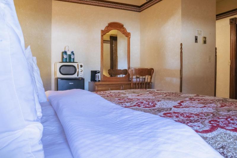King Room - Non-Smoking image 4