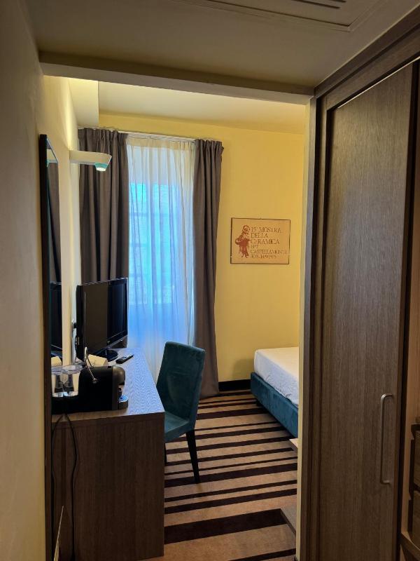 Standard Single Room image 3