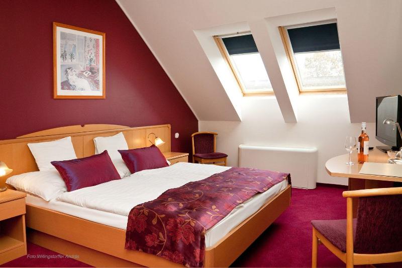 Standard Double Room image 1