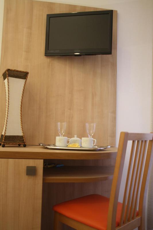 Hotel Camelia - image 2
