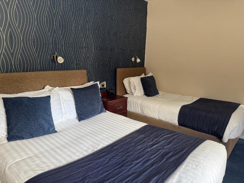 Family Room with Double and Two Single Beds image 4