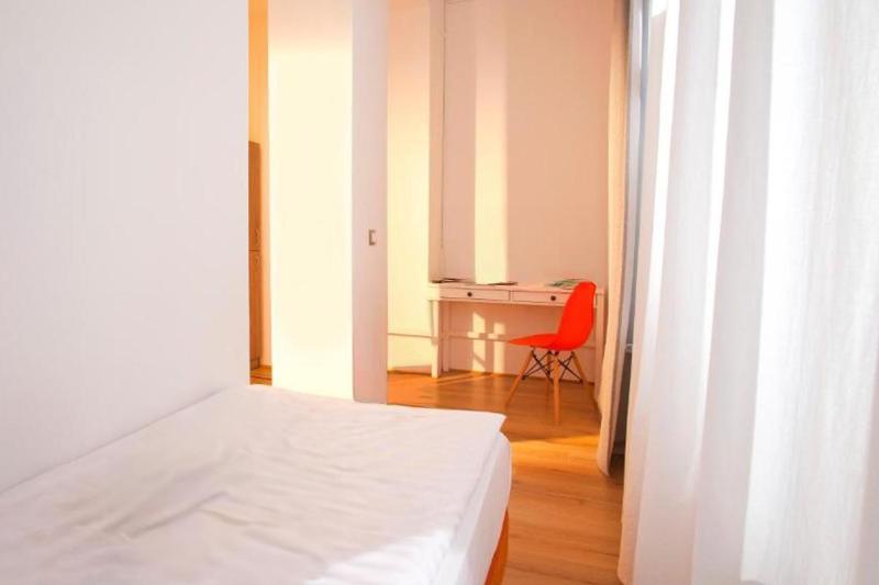 Single Room image 3