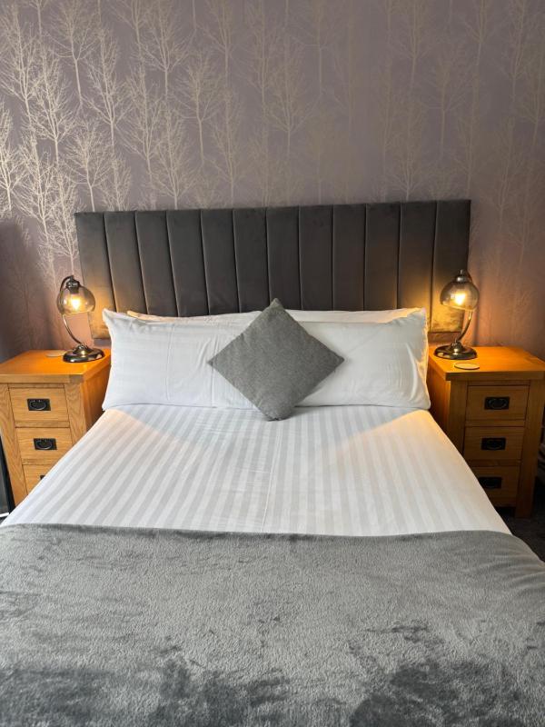 Standard Double Room image 3