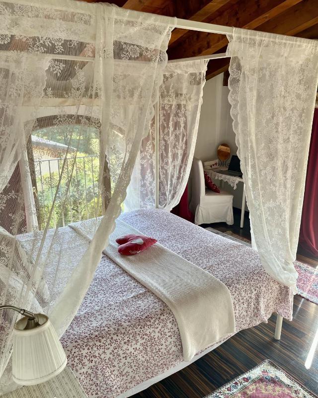 Large Double Room image 1