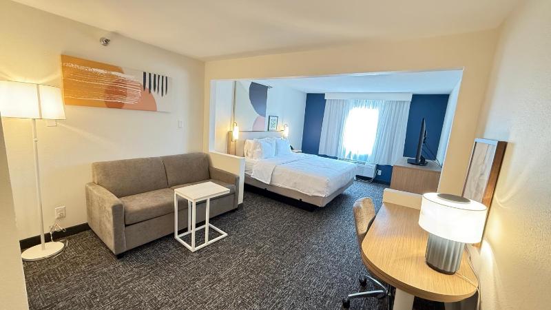 King Room with Sofa Bed - Non-Smoking image 2