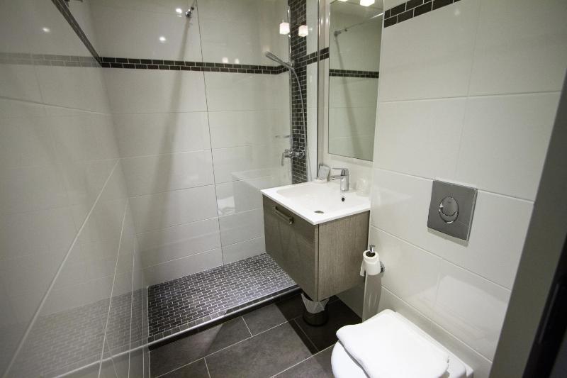 Twin Room image 3