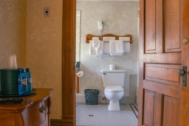 Double or Twin Room image 3