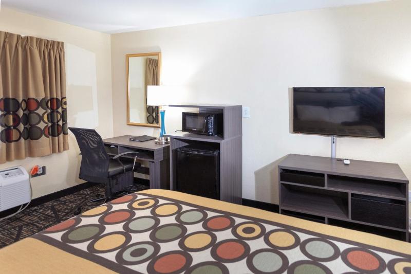 King Room - Non-Smoking image 4