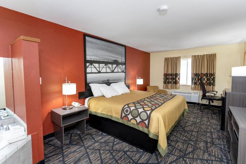 King Suite - Non-Smoking image 4