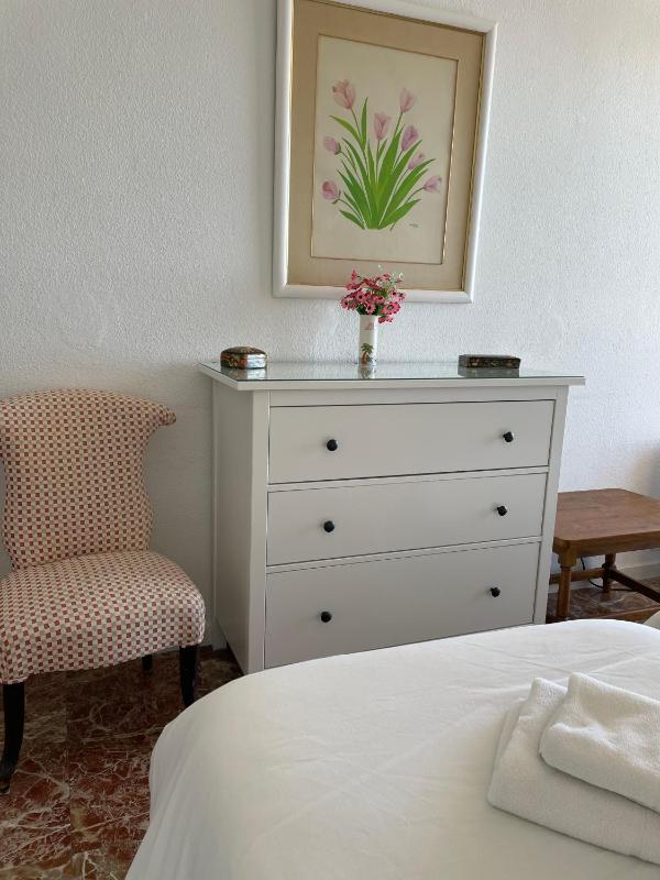 Economy One-Bedroom Apartment with Sea View image 4