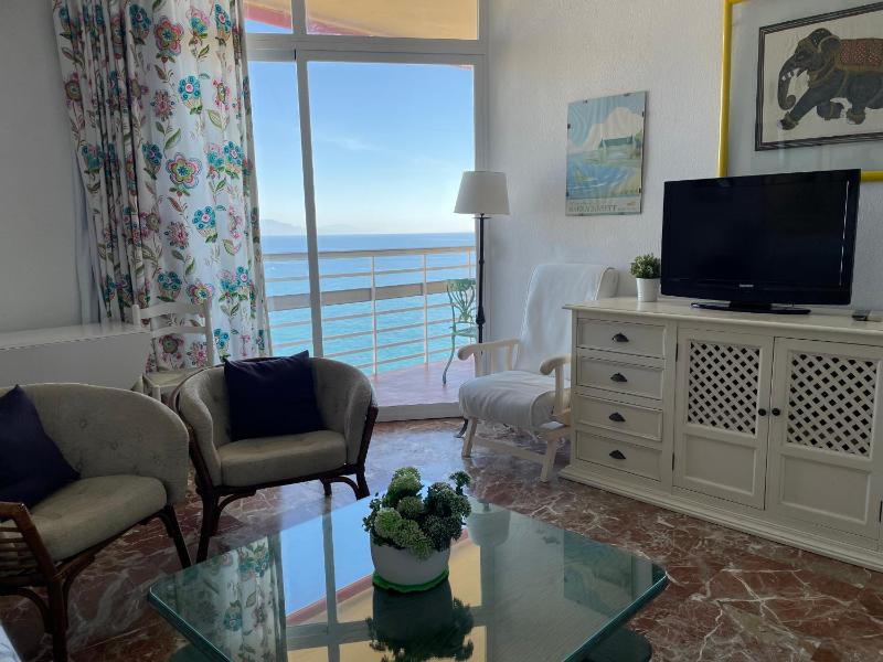 Economy One-Bedroom Apartment with Sea View image 2