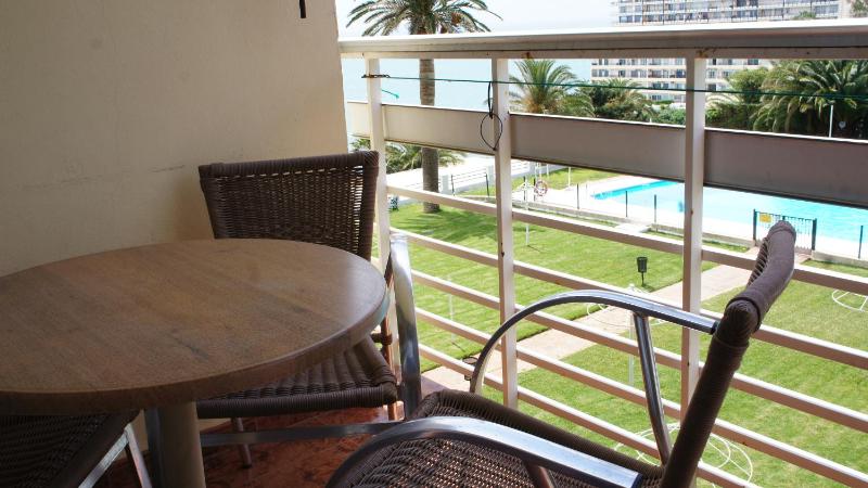 Economy One-Bedroom Apartment with Sea View image 1