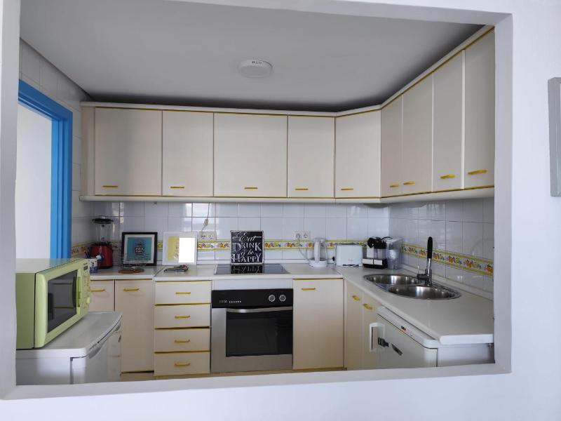 One-Bedroom Apartment with Sea View image 3