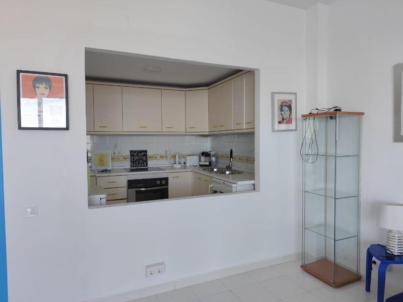 One-Bedroom Apartment with Sea View image 2