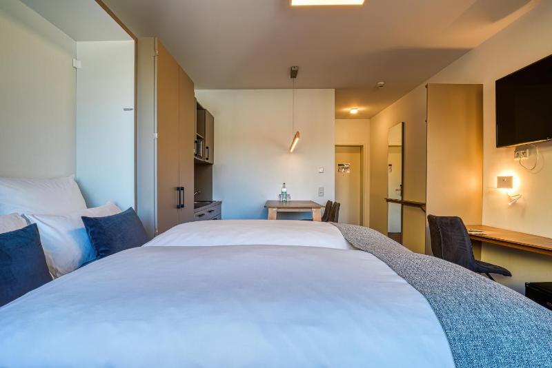 Double Room image 4
