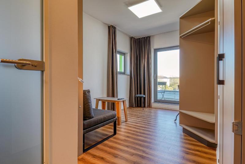 Single Room image 3