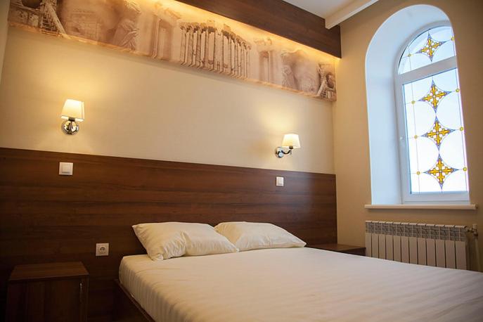 Double Room image 3