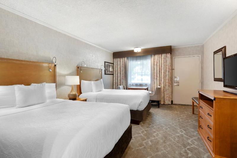 Double Room with Two Double Beds - Smoking image 3