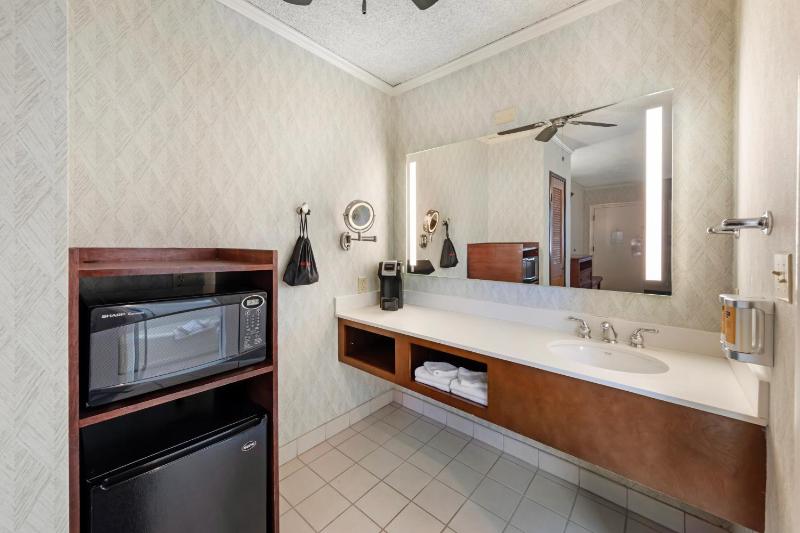 King Room - Non-Smoking image 2
