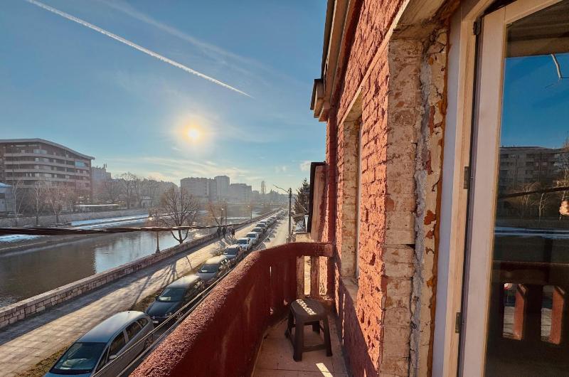 Deluxe Double Room with Balcony image 3