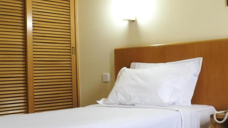 Standard Double or Twin Room image 4