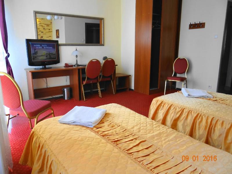 Twin Room image 2