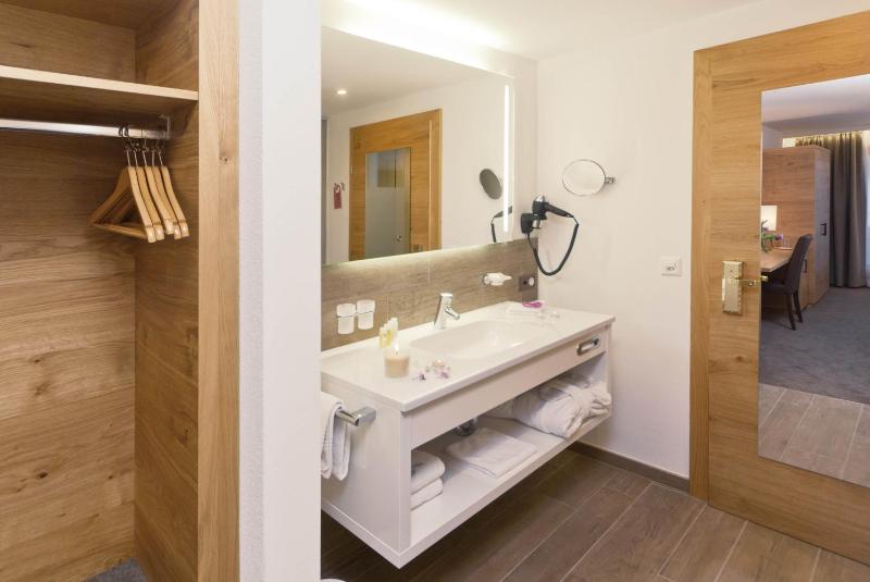 Standard Double Room image 2