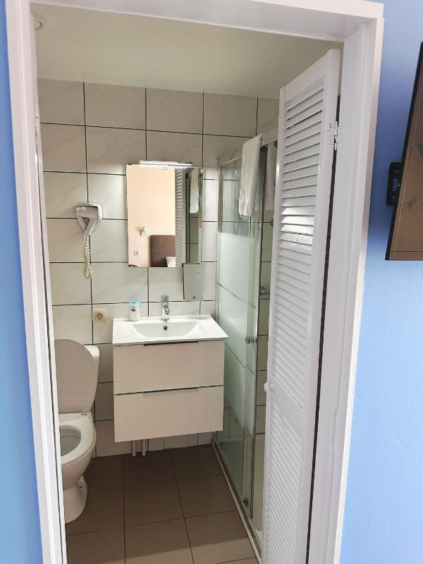 Single Room image 3