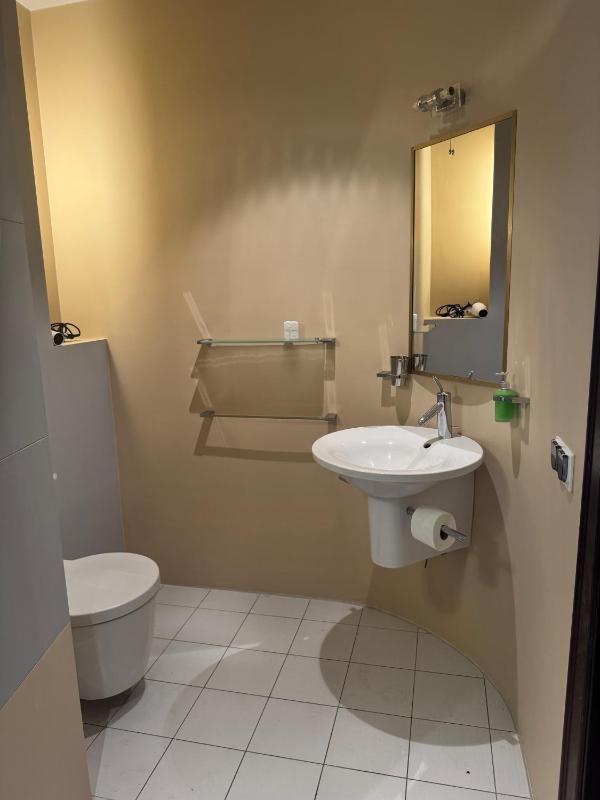 Diplomatic Suite image 3