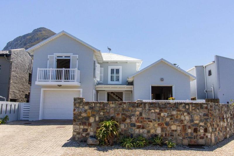 Nautilus on Grotto Beach - heated pool - image 10