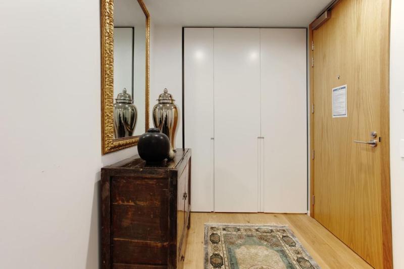 Gorgeous Home with Catalina Bay Views and Carpark - image 15