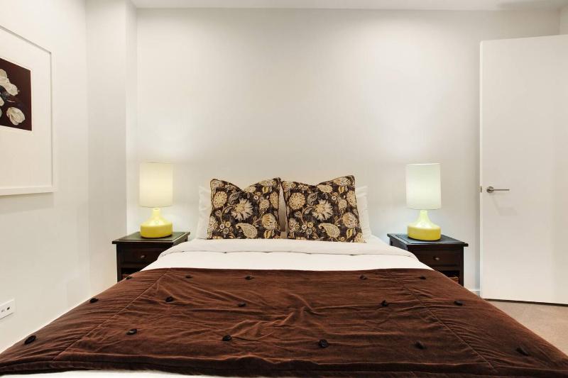 Gorgeous Home with Catalina Bay Views and Carpark - image 11