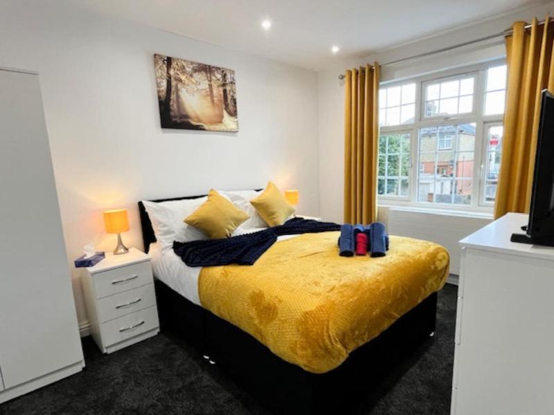 Luxury and spacious 3 bedroom home in Southampton - image 23
