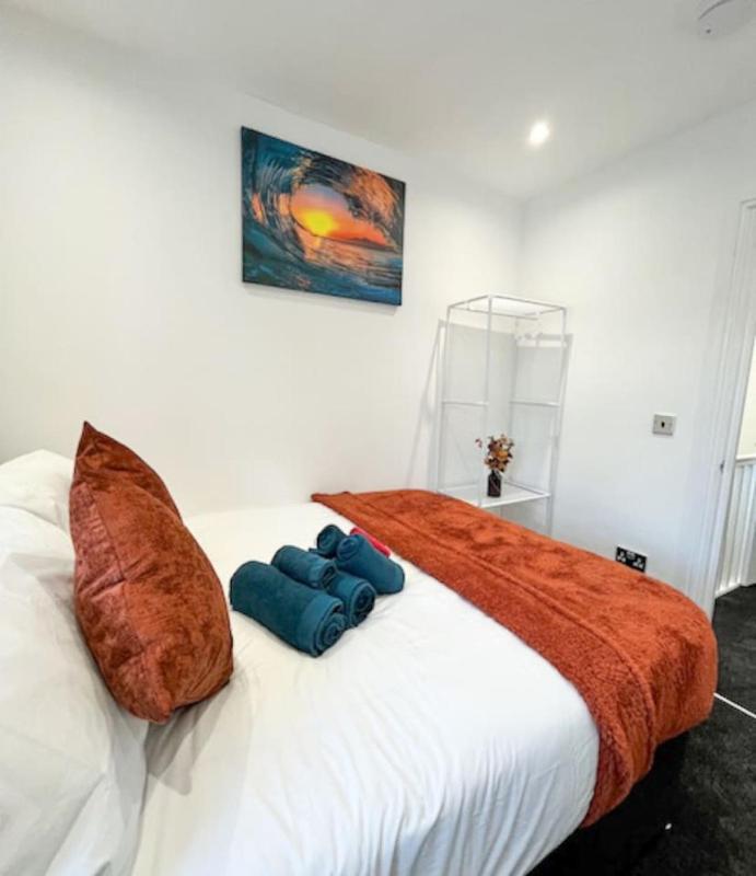 Luxury and spacious 3 bedroom home in Southampton - image 17