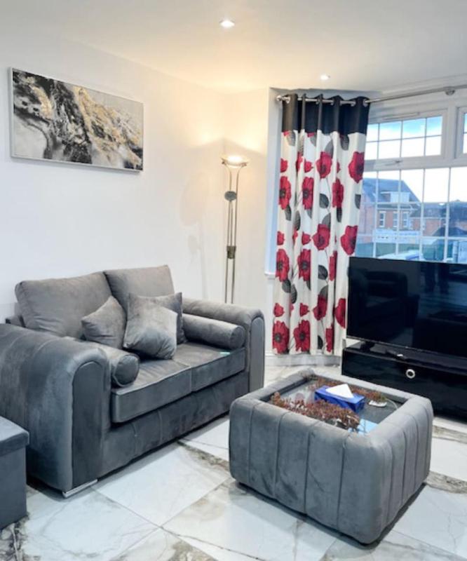 Luxury and spacious 3 bedroom home in Southampton - image 16