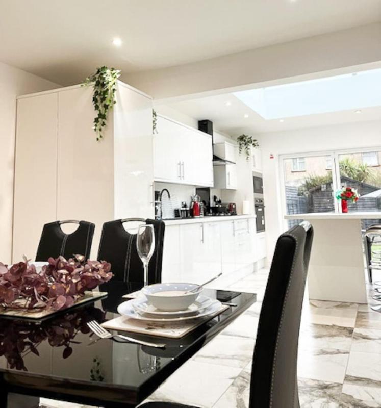 Luxury and spacious 3 bedroom home in Southampton - image 6