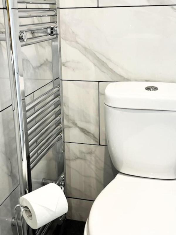 Luxury and spacious 3 bedroom home in Southampton - image 13