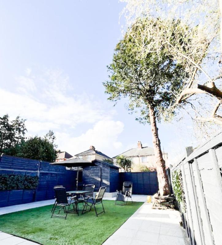 Luxury and spacious 3 bedroom home in Southampton - image 25