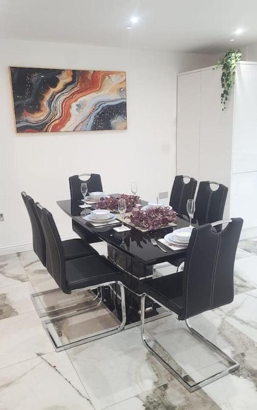 Luxury and spacious 3 bedroom home in Southampton - image 42