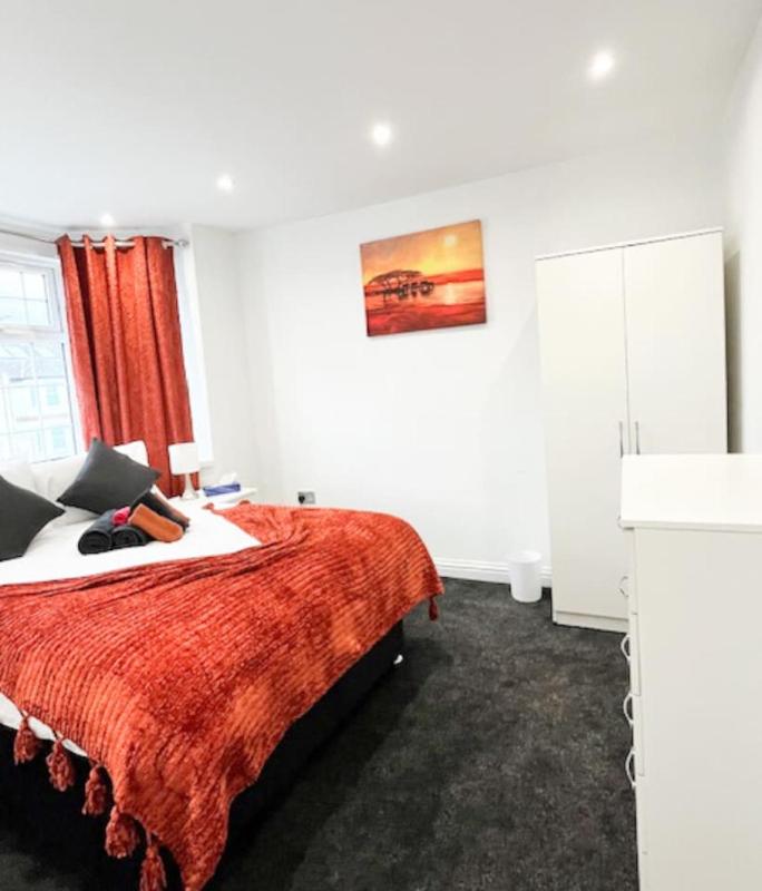 Luxury and spacious 3 bedroom home in Southampton - image 30