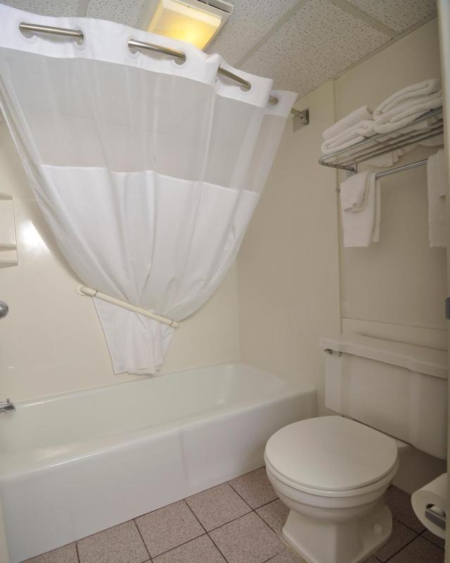 King Room- Non-Smoking image 2