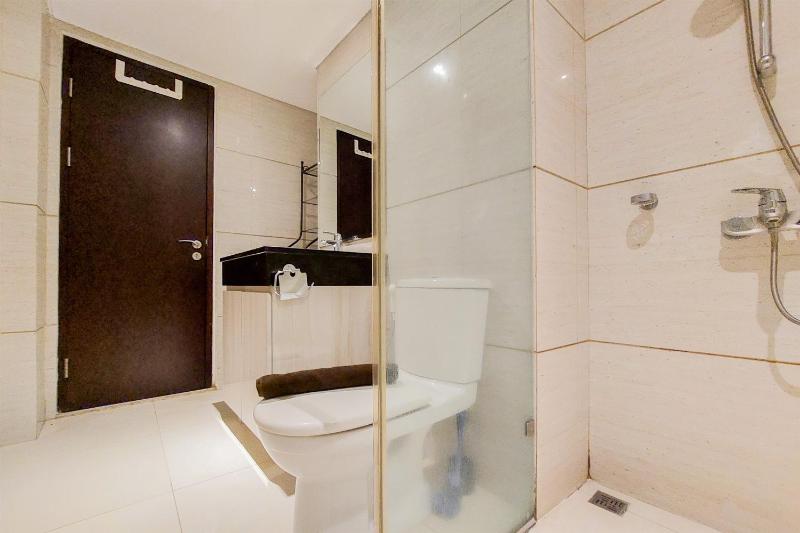 Spacious 2BR Loft at Brooklyn Alam Sutera Apartment By Travelio - image 6